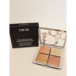 Dior Backstage Glow Maximizer Palette in the shade 003 Pearly Peach Glow.
